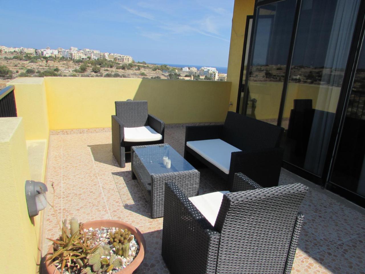 Panoramic Penthouse In Marsascala Which Enjoys Sea And Country Views Apartment Marsaskala Luaran gambar