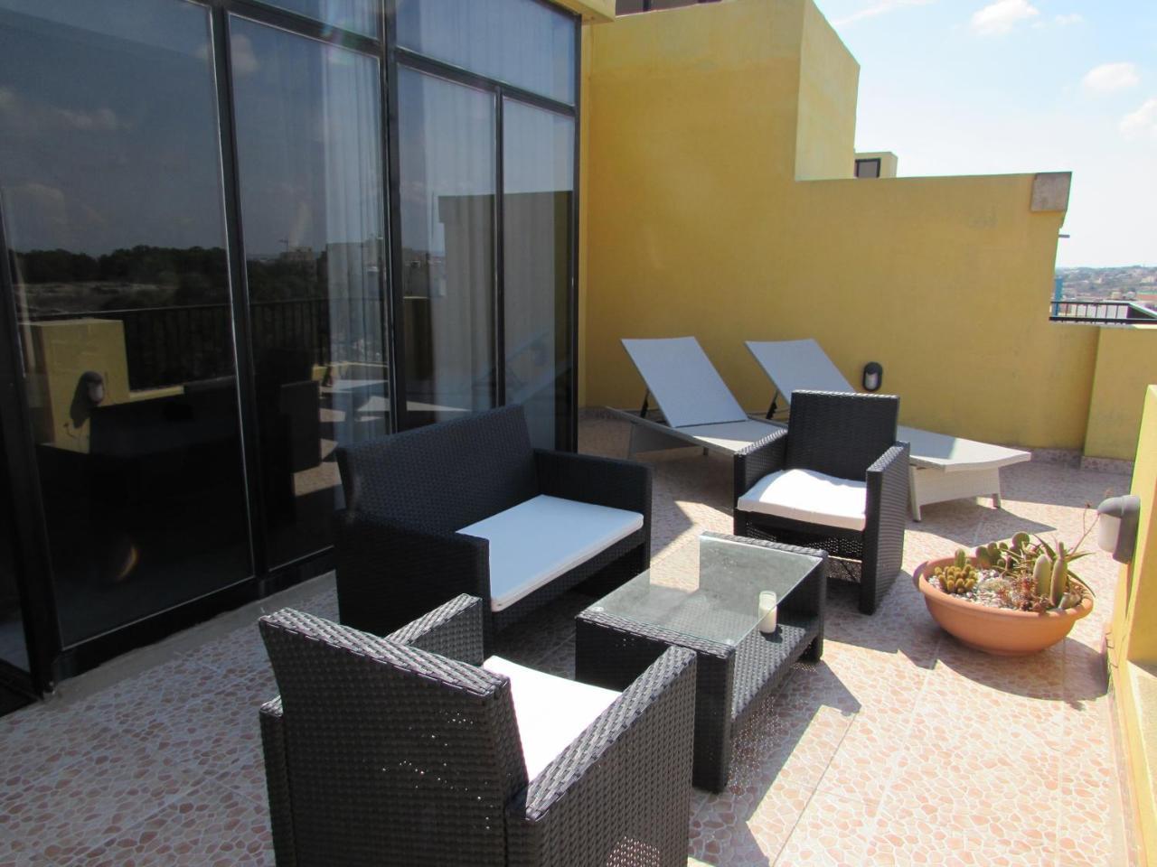 Panoramic Penthouse In Marsascala Which Enjoys Sea And Country Views Apartment Marsaskala Luaran gambar