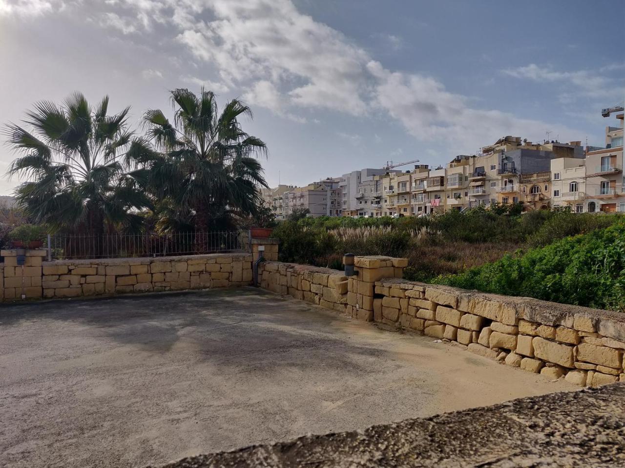 Panoramic Penthouse In Marsascala Which Enjoys Sea And Country Views Apartment Marsaskala Luaran gambar
