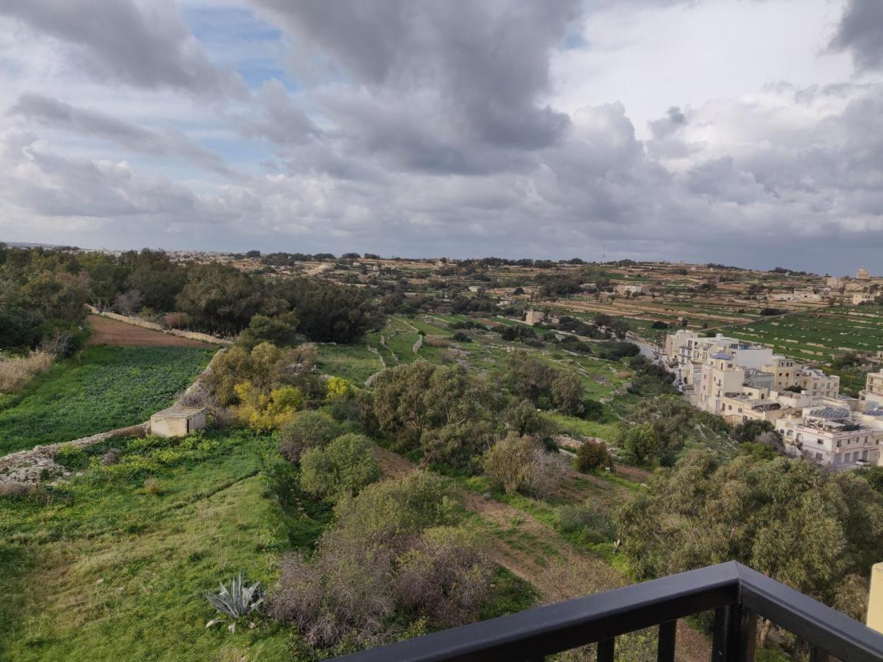 Panoramic Penthouse In Marsascala Which Enjoys Sea And Country Views Apartment Marsaskala Luaran gambar