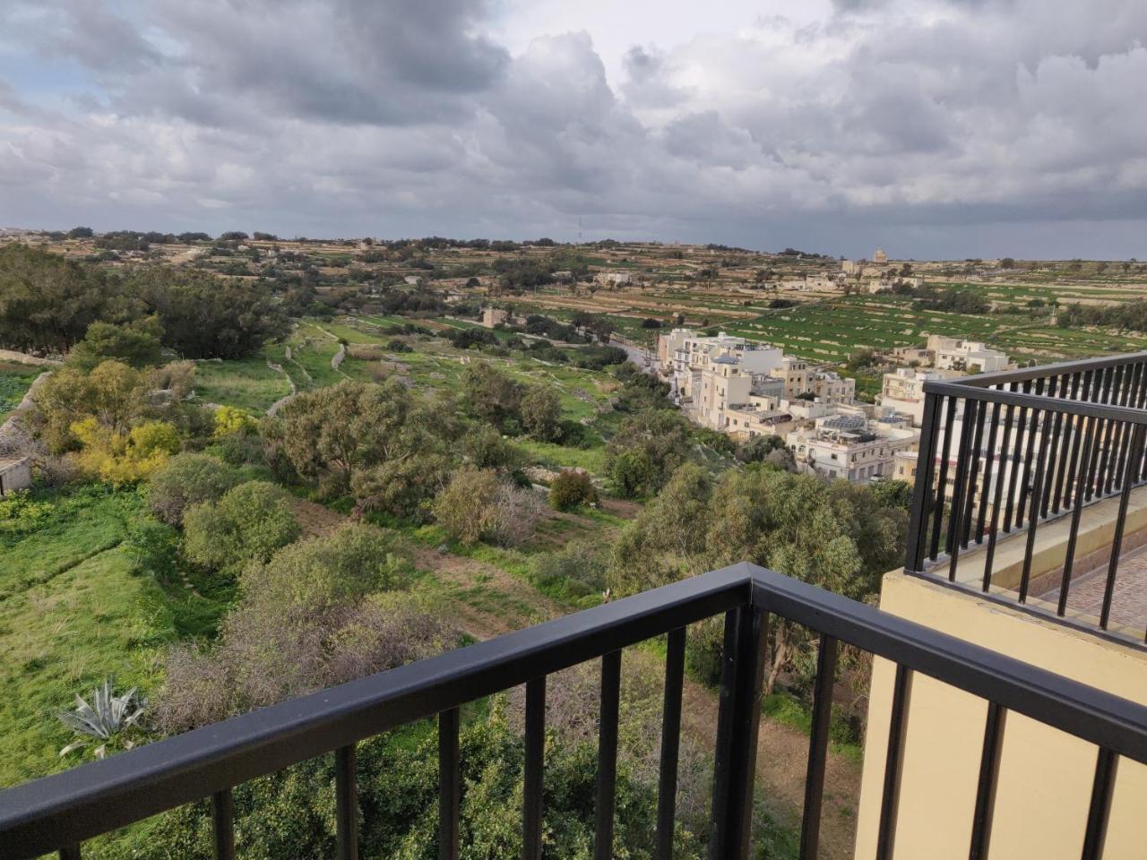 Panoramic Penthouse In Marsascala Which Enjoys Sea And Country Views Apartment Marsaskala Luaran gambar
