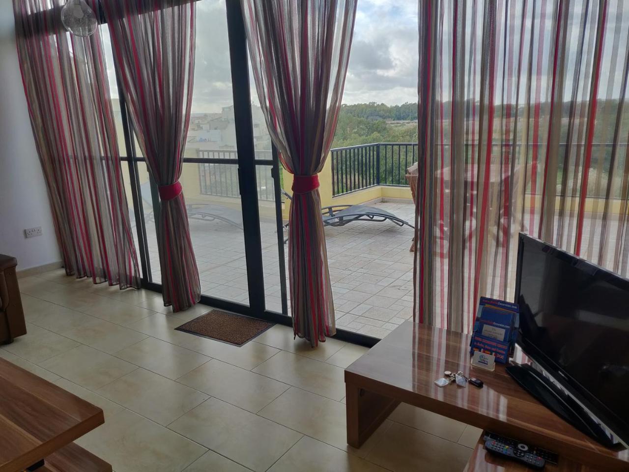 Panoramic Penthouse In Marsascala Which Enjoys Sea And Country Views Apartment Marsaskala Luaran gambar