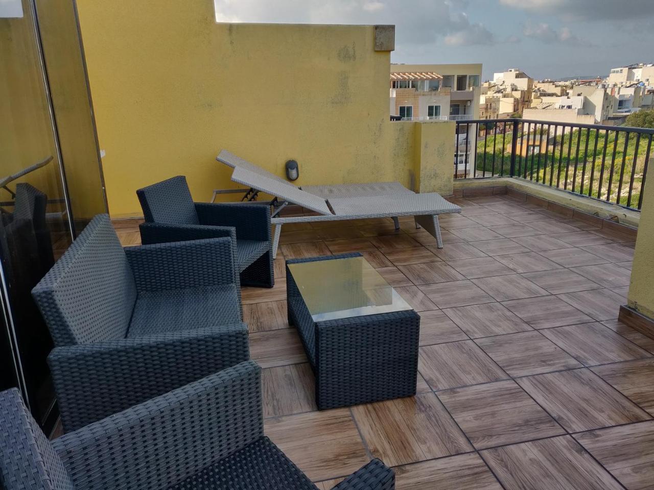 Panoramic Penthouse In Marsascala Which Enjoys Sea And Country Views Apartment Marsaskala Luaran gambar