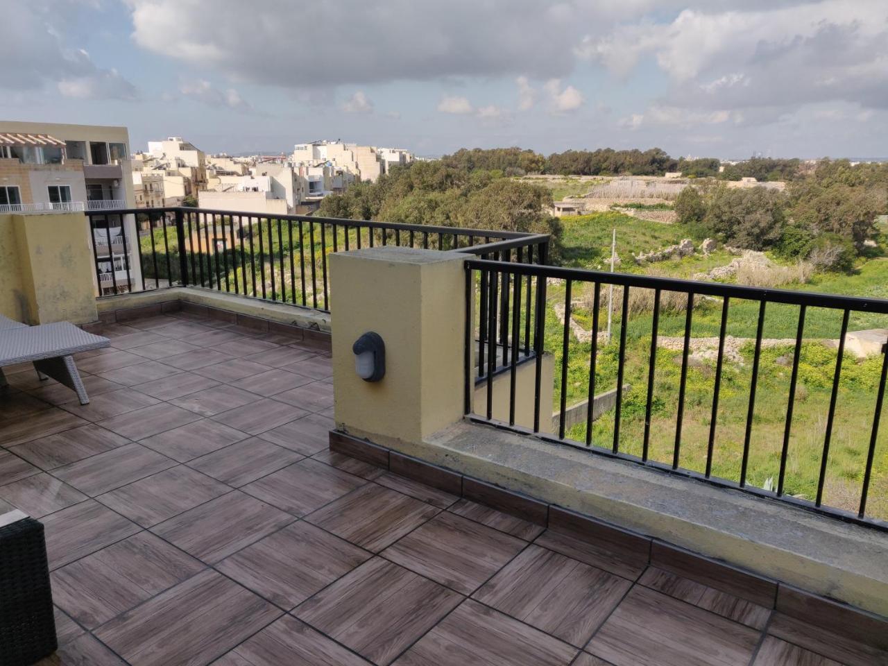 Panoramic Penthouse In Marsascala Which Enjoys Sea And Country Views Apartment Marsaskala Luaran gambar